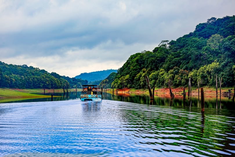 Periyar Tiger Reserve lake boat safari Thekkady